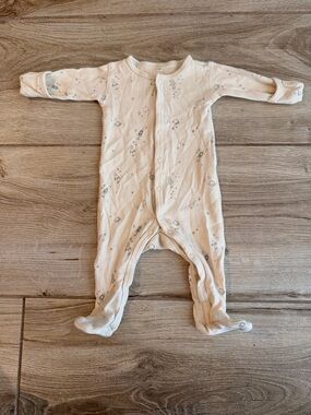 Quincy Mae Cream One-Piece Footed Sleeper with Gray Space Print